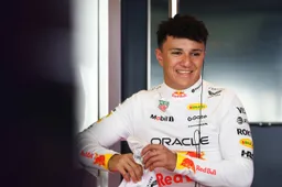 Hadjar reageert op eerste ronden als teamgenoot van Verstappen