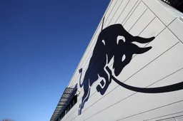 'Onvrede bij F1-motorfabrikanten over vermeende truc Mercedes en Red Bull'