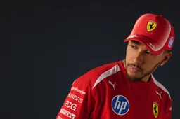 Hamilton duidt op 'cruciale rol' voor coureurs door nieuwe F1-auto's