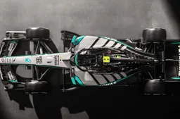 Mercedes voert shakedown uit met W17 op Silverstone