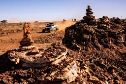 Nederlandse Dakar-coureur gaat viraal omdat ze 'rijdt als een oma'