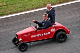 Aston Martin stopt ermee, alleen Mercedes met safety car in de Formule 1