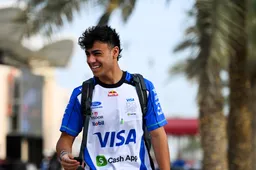 Lindblad reageert op opmerking over agressiever rijgedrag tegen Verstappen