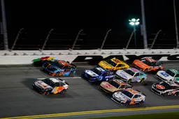 Ongekende beelden: Twintig auto's betrokken bij gigantisch incident!