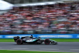 Volledige uitslag | Oppermachtige Russell verpulvert concurrentie, crash Verstappen