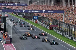 Verstappen vliegt door het veld, megastart voor Ferrari