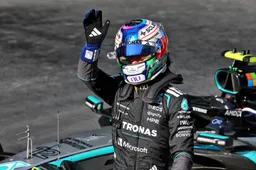 Antonelli door het dolle heen als de jongste F1-polesitter ooit