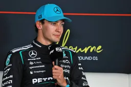 Russell wuift enorme voorsprong weg met verwijzing naar strijd tussen Red Bull en Ferrari