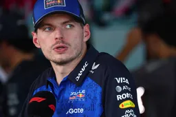 Verstappen reageert woedend op actie van Red Bull-collega in GP Australië