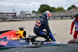 Internet schaart zich achter Verstappen en is furieus over nieuwe F1-regels