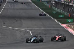 F1 LIVE | Antonelli leads Russell in thrilling top four battle for the lead: follow the Chinese GP here!