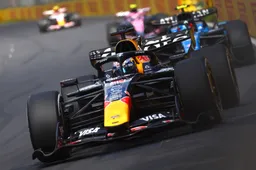 Verstappen rijdt magistrale inhaalrace in Australië, Mercedes ijzersterk