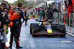 Verstappen komt net tekort, Norris wint natte Grand Prix van AustralIë