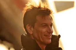 Terughoudende Wolff verwacht politieke spelletjes om dominantie Mercedes te smoren