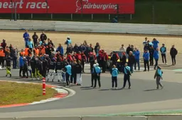 Coureurs brengen emotioneel eerbetoon aan overleden Juha Miettinen