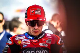 Marquez loopt botbreuk op in zware crash en mist twee Grands Prix