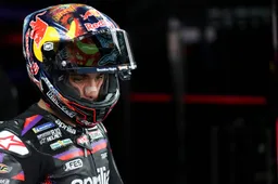 Jorge Martin raakt geblesseerd bij valpartij in VT1 in Barcelona