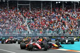 Leclerc zag Verstappen opeens verdwijnen in zijn spiegels: 'Begreep dat hij een fout maakte'