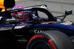 Verstappen zorgt voor bloedstollende kwalificatie, pakt P2 achter Antonelli