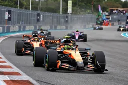 Dominant Mercedes is gewaarschuwd: McLaren gaat vol voor titelprolongatie