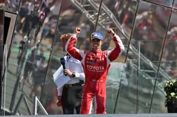 De Vries kan geluk niet op na eerste zege in iconische 24 uur van Le Mans