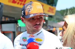 Verstappen neemt Russell in de zeik met boordradio's tijdens GP Oostenrijk