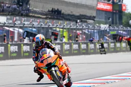 Marquez crasht tijdens tropisch warme VT1 voor TT Assen, Veijer P12 in Moto2