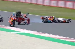 Drama voor Veijer in Moto2-race, rode vlag na horrorcrash met aanrijding in Moto3