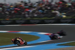 Bezzecchi en Martin niet op het podium in Assen ondanks dominant Aprilia
