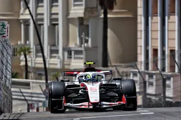 Haas-coureurs Ocon en Bearman schelden elkaar uit tijdens VT1: 'Wat een idioot man'