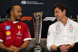 Hamilton reageert op achtste wereldtitel nadat Wolff opvallende uitspraak doet