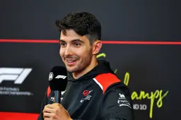 Verstappen uitgelachen door nostalgische Ocon: 'Jij spinde'