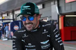 Alonso boekt verrassende overwinning op Silverstone