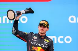 Verstappen beleeft in Hongarije misschien wel mooiste F1-zege ooit na spin en P10-start