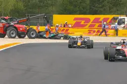 Russell crasht in eerste ronde Grand Prix België, straf voor Hamilton