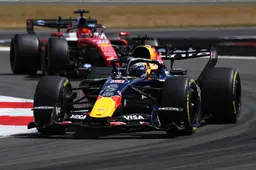 Uitslag kwalificatie Silverstone | Verstappen eindigt achter Hadjar na moeizame sessie