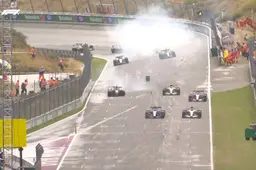 Verstappen uit de race op Zandvoort door gigantische crash