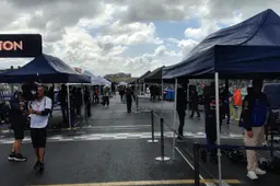 Regen vlak voor start van de race in Zandvoort, Red Bull al door het grind gegaan