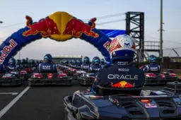Max Verstappen has to make his way past 100 karts.