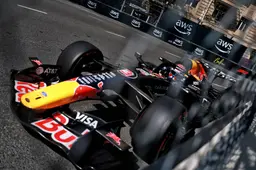 Verstappen mengt zich met sterke racesimulatie nadrukkelijk in Mercedes-gevecht in Baku