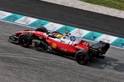 Embarrassing scenes at Sepang as Hamilton and several drivers suddenly stop on track
