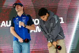 Verstappen krijgt een tik van Bortoleto: 'Kan je daar even mee stoppen?'