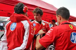 Leclercs hoop om Verstappen te verslaan verdween ondanks boordradio: 'Max had een probleem'