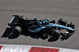Russell trekt aandacht stewards na hachelijk moment met Leclerc