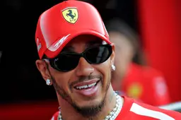 Alonso steekt de draak met Hamilton na pijnlijke race in Singapore