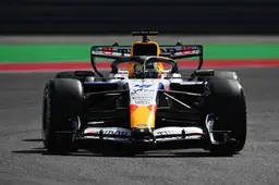 Lindblad lacht om klachten Verstappen: Is Max dan een ouwe lul?