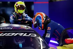 Teamgenoot Verstappen biedt excuses aan na kostbare fout in GT-race