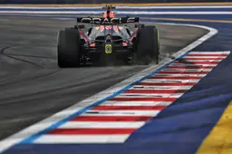 Sterke Verstappen op pole voor sprintrace Singapore, maar straf dreigt