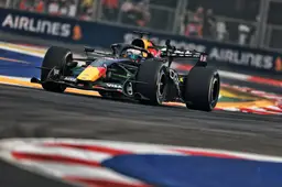 Verstappen zoekende in eerste en enige training in Singapore, Russell bloedsnel