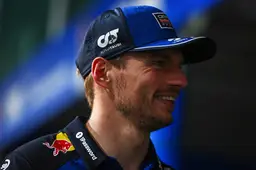 Red Bull knipoogt naar Ferrari met iconisch Verstappen-moment in GP Singapore